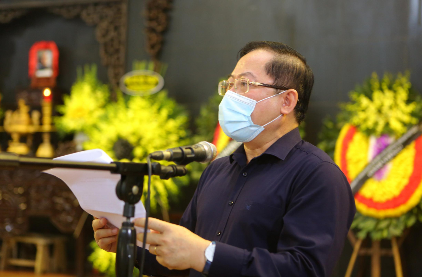 Nhà báo Lê Xuân Sơn - Tổng Biên tập báo Tiền Phong, Trưởng Ban lễ tang. Ảnh: Trọng Tài.