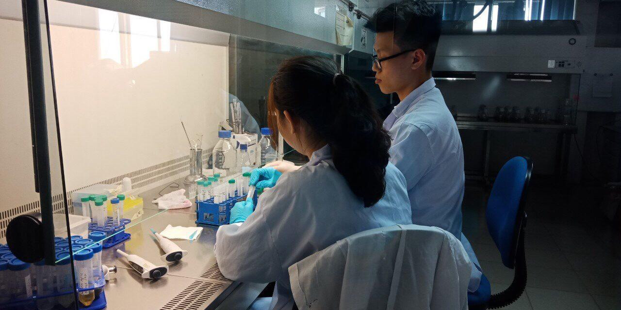 Nhóm mong muốn tìm phương pháp trị bệnh bạc lá lúa bằng phương pháp thân thiện với môi trường. Nhóm mong muốn tìm phương pháp trị bệnh bạc lá lúa bằng phương pháp thân thiện với môi trường.