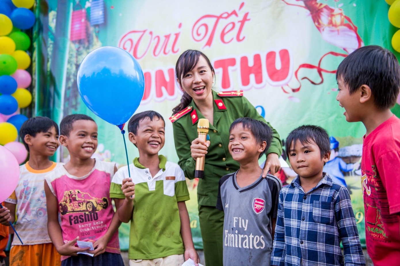 Tác phẩm “Tổ chức chương trình vui Tết Trung thu cho trẻ em vùng sâu vùng xa” đoạt giải Nhì, của Đoàn Thanh niên Công an tỉnh Kon Tum. Tác phẩm “Tổ chức chương trình vui Tết Trung thu cho trẻ em vùng sâu vùng xa” đoạt giải Nhì, của Đoàn Thanh niên Công an tỉnh Kon Tum.