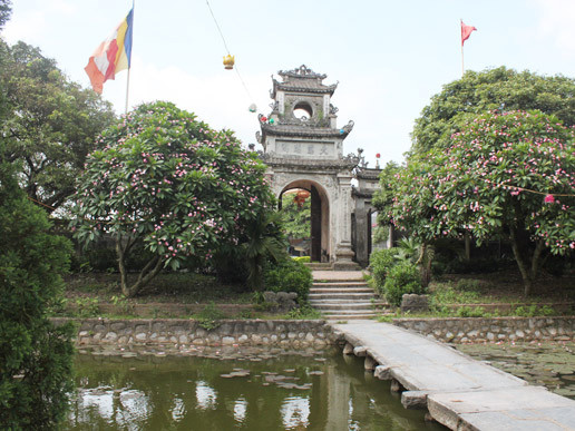 Cầu đá và con đường nhất chính đạo 