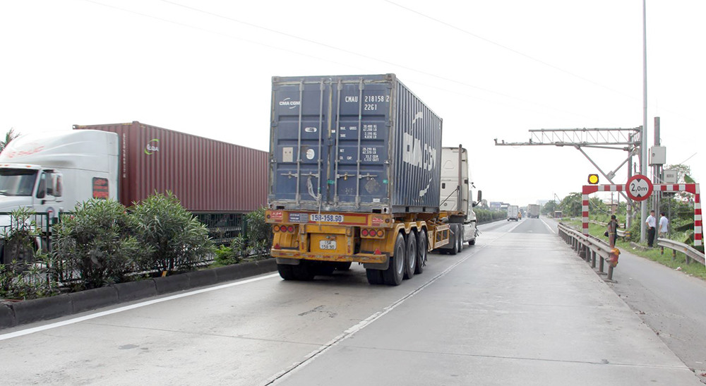 Trạm cân tải trọng xe tự động trên Quốc lộ 5 chính thức vận hành từ đầu tháng 6, toàn bộ xe vi phạm sẽ bị xử phạt nguội. (Ảnh: MT).