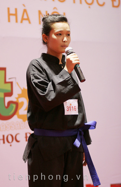 Trả lời câu hỏi của Ban giám khảo về khả năng hiểu biết thể thao 