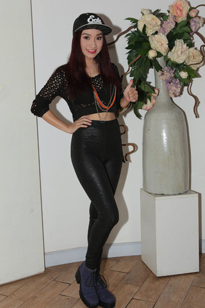 Ca sĩ - diễn viên Cao Mỹ Kim với style như 'miêu nữ'.