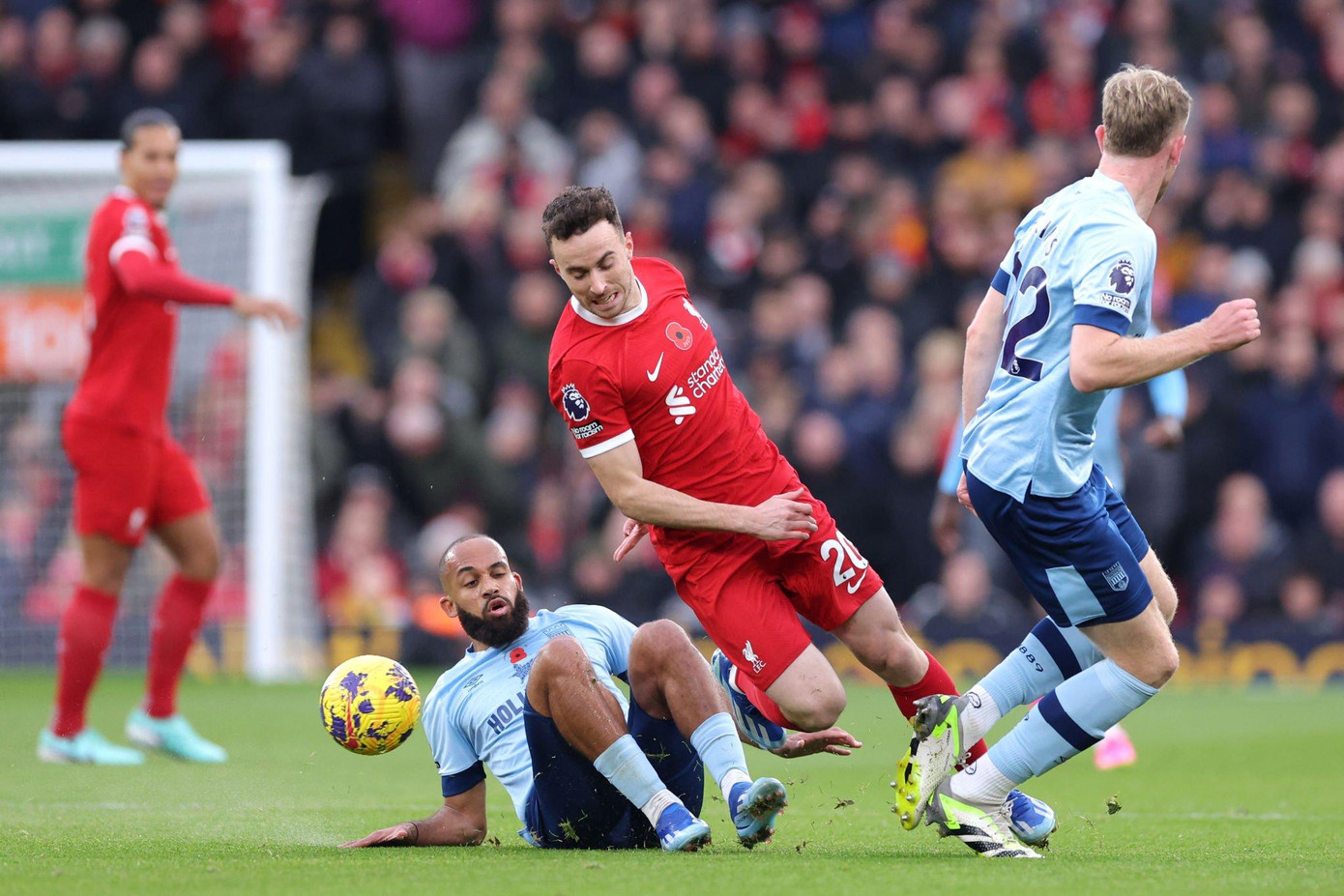 Liverpool rất đáng sợ trên sân nhà