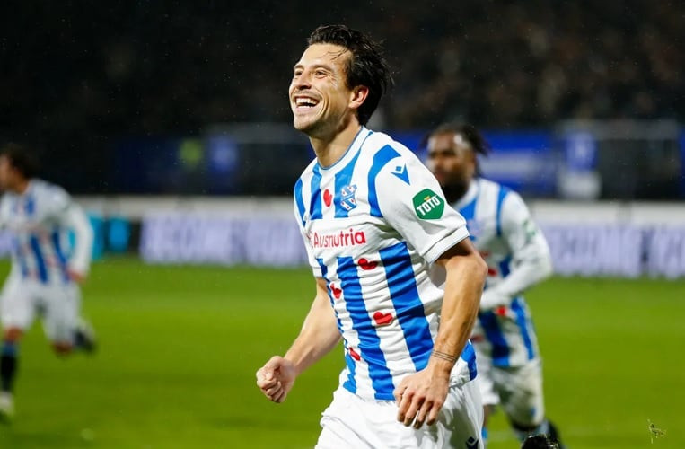 Thom Haye là nhân tố quan trọng của Heereveen Thom Haye là nhân tố quan trọng của Heereveen