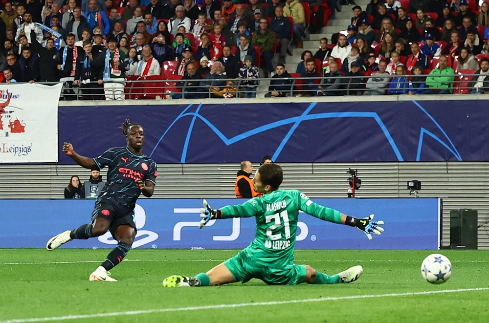 Doku trong pha ấn định tỷ số 3-1 Doku trong pha ấn định tỷ số 3-1