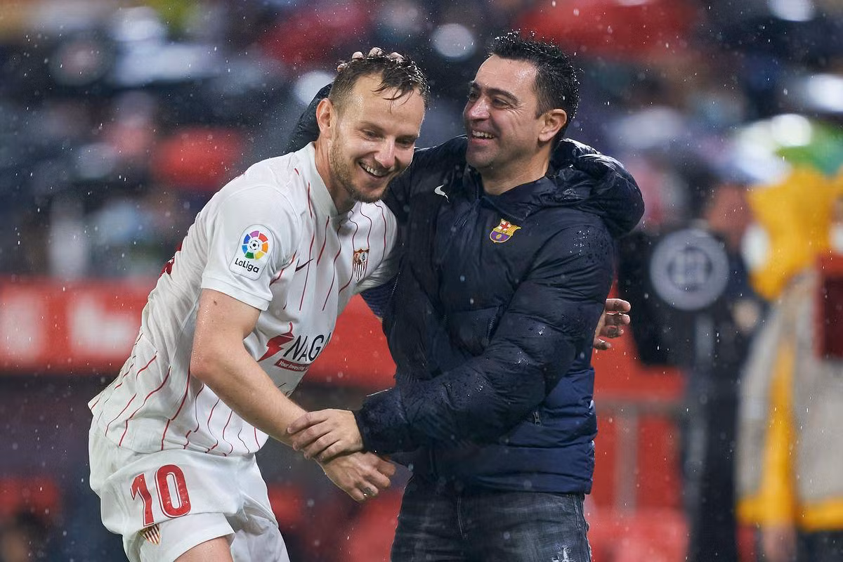 HLV Xavi đã giúp Barca hồi sinh và hôm nay, ông đe dọa cơ hội kiếm điểm của Rakitic cùng Sevilla