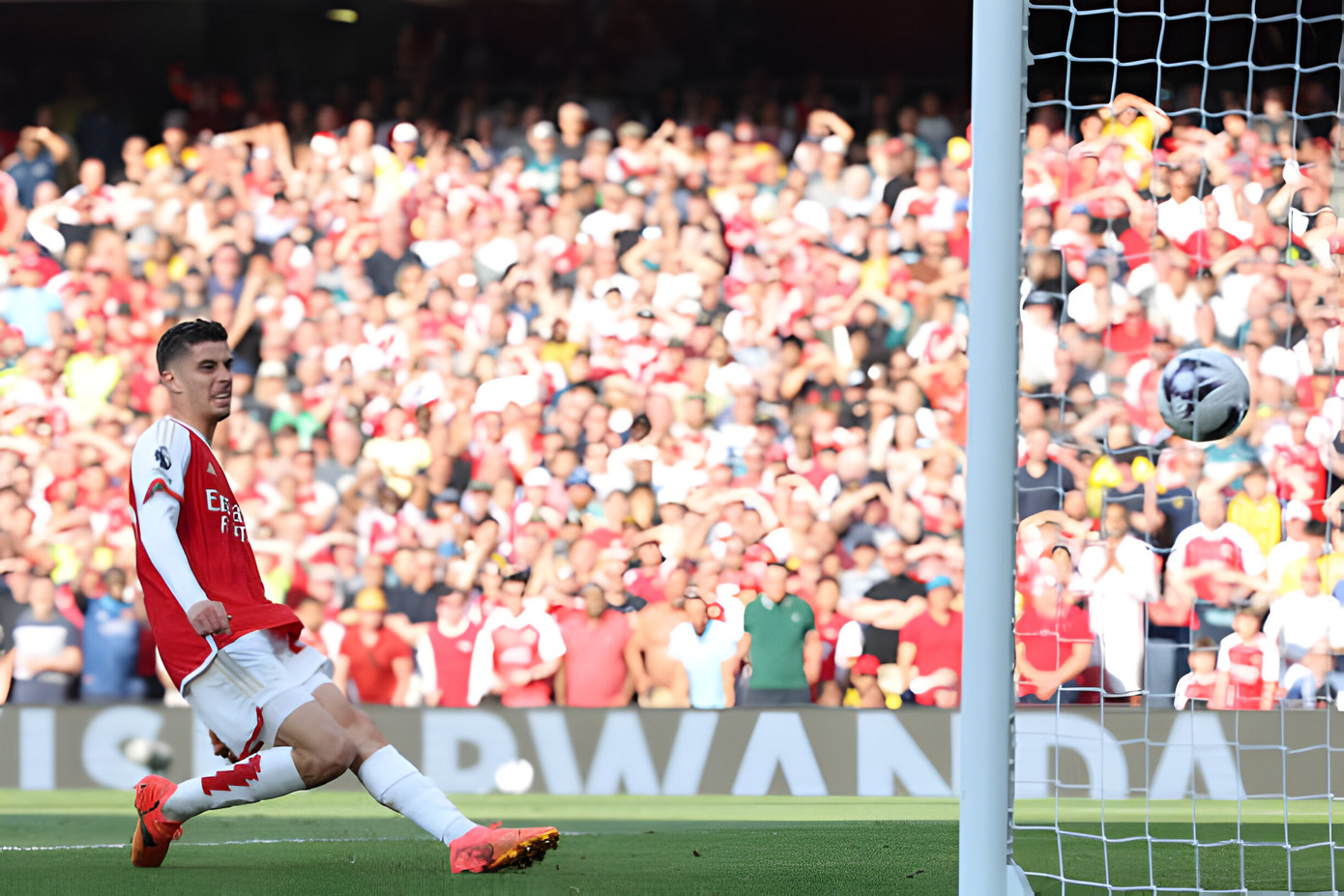 Giành chiến thắng trước Everton 2-1, Arsenal vẫn ngậm ngùi nhìn Man City nâng cúp vô địch ảnh 24 Giành chiến thắng trước Everton 2-1, Arsenal vẫn ngậm ngùi nhìn Man City nâng cúp vô địch ảnh 24
