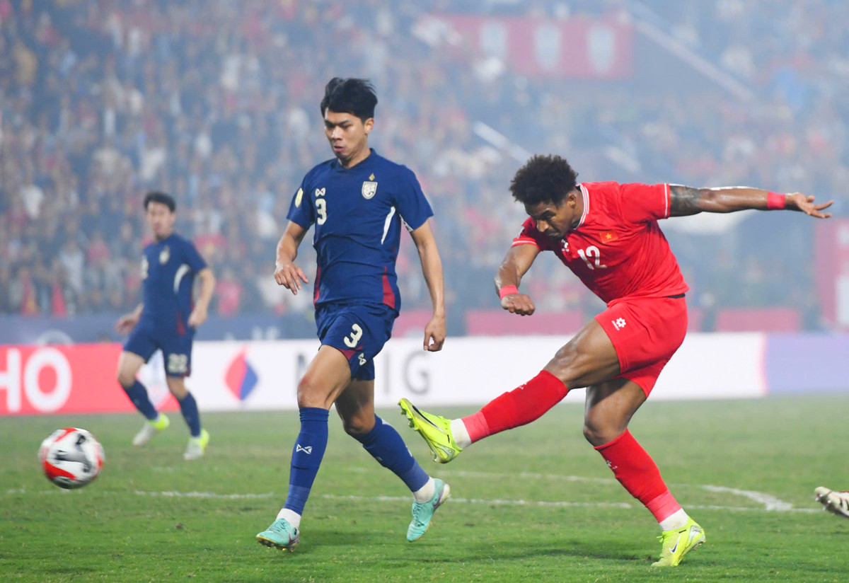 Chalermsak Akkhee thường xuyên bị Xuân Son qua mặt Chalermsak Akkhee thường xuyên bị Xuân Son qua mặt