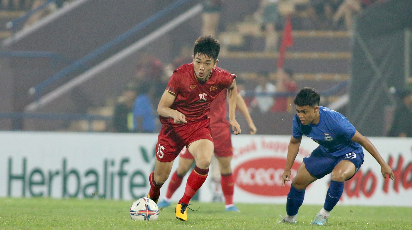 Hàng công lỡ cơ hội, hàng thủ mắc sai sót khiến U23 Việt Nam chia điểm với U23 Singapore ảnh 6 Hàng công lỡ cơ hội, hàng thủ mắc sai sót khiến U23 Việt Nam chia điểm với U23 Singapore ảnh 6