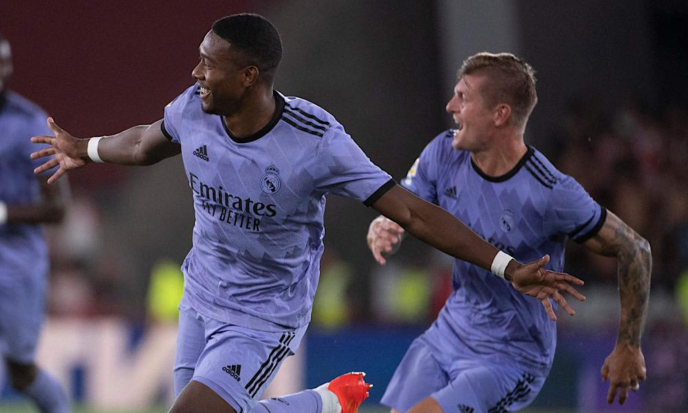 Alaba ăn mừng bàn ấn định chiến thắng cho Real Alaba ăn mừng bàn ấn định chiến thắng cho Real