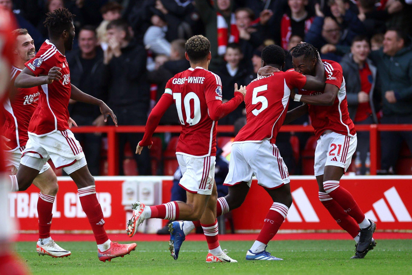 Thua sốc Nottingham Forest, Aston Villa lỡ cơ hội vào tốp 3 ảnh 15 Thua sốc Nottingham Forest, Aston Villa lỡ cơ hội vào tốp 3 ảnh 15