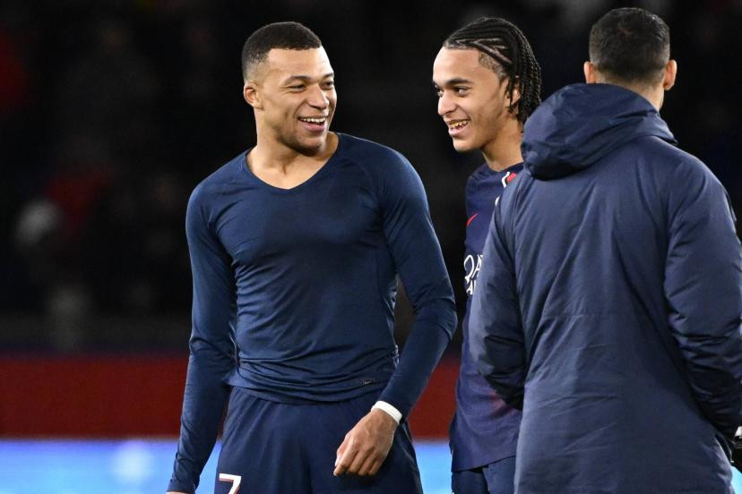Hai anh em nhà Mbappe chia vui về trận đấu đáng nhớ