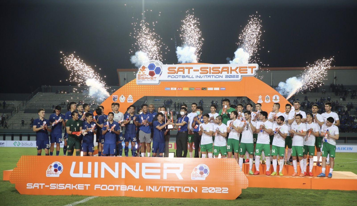 Đấu một trận giao hữu nhưng Thái Lan vẫn trao cúp Đấu một trận giao hữu nhưng Thái Lan vẫn trao cúp