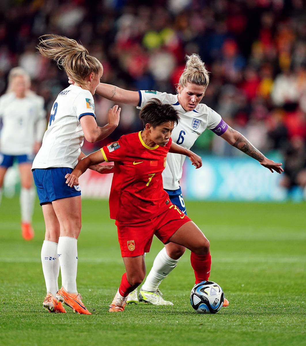 Trung Quốc quá nhỏ bé so với các cô gái Anh Trung Quốc quá nhỏ bé so với các cô gái Anh