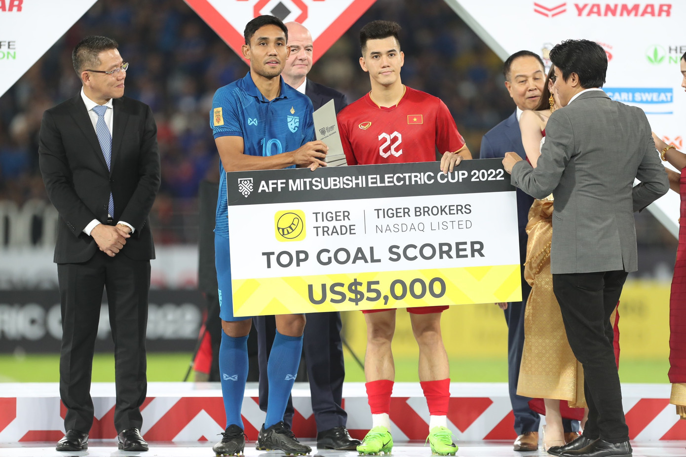 Tiến Linh và Dangda cùng đoạt giải Vua phá lưới (Ảnh: HỮU PHẠM) Tiến Linh và Dangda cùng đoạt giải Vua phá lưới (Ảnh: HỮU PHẠM)