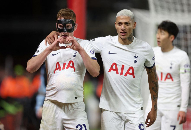 Kulusevski ghi 1 bàn và kiến tạo bàn còn lại cho Tottenham