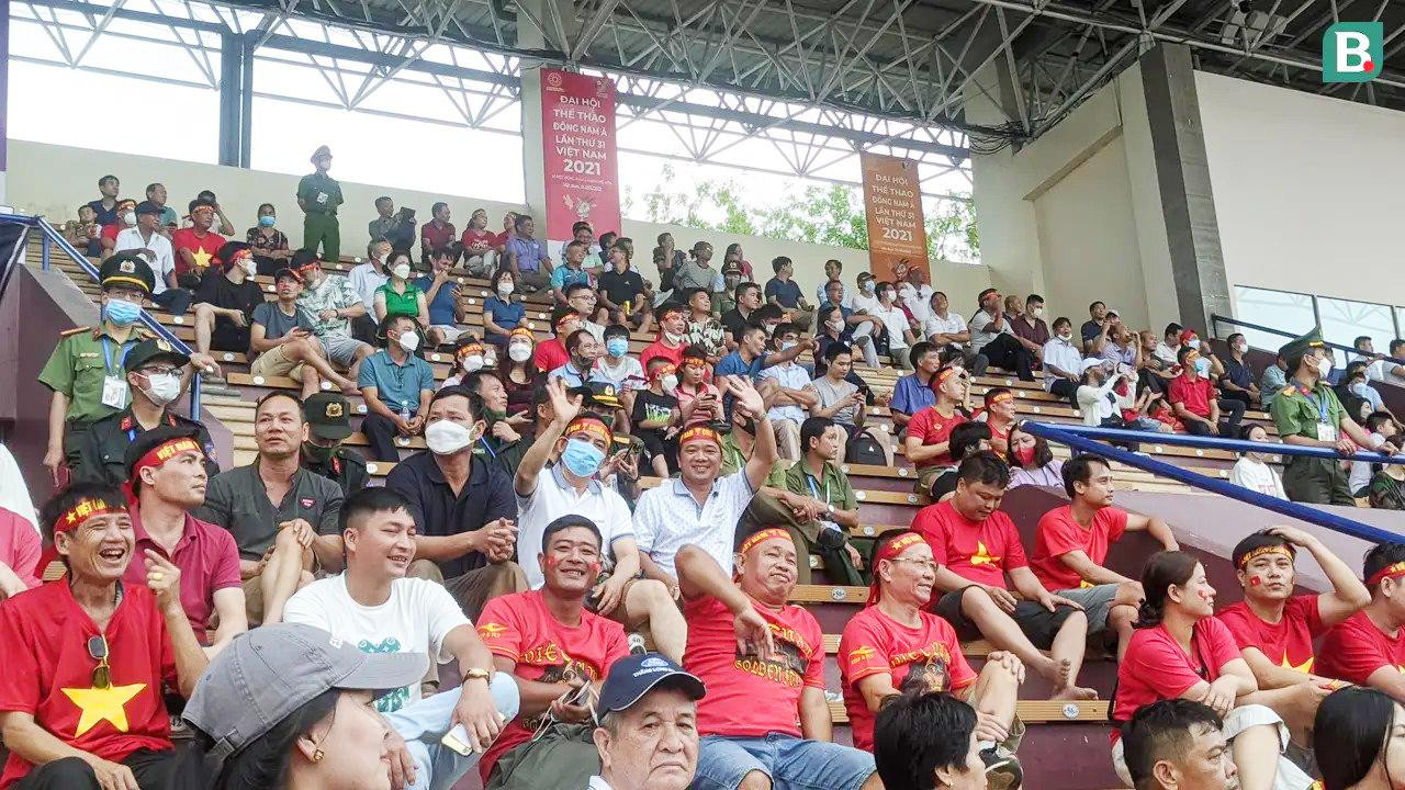 Các CĐV đến sớm coi trận Indonesia - Philippines đã cổ vũ cho Indonesia Các CĐV đến sớm coi trận Indonesia - Philippines đã cổ vũ cho Indonesia