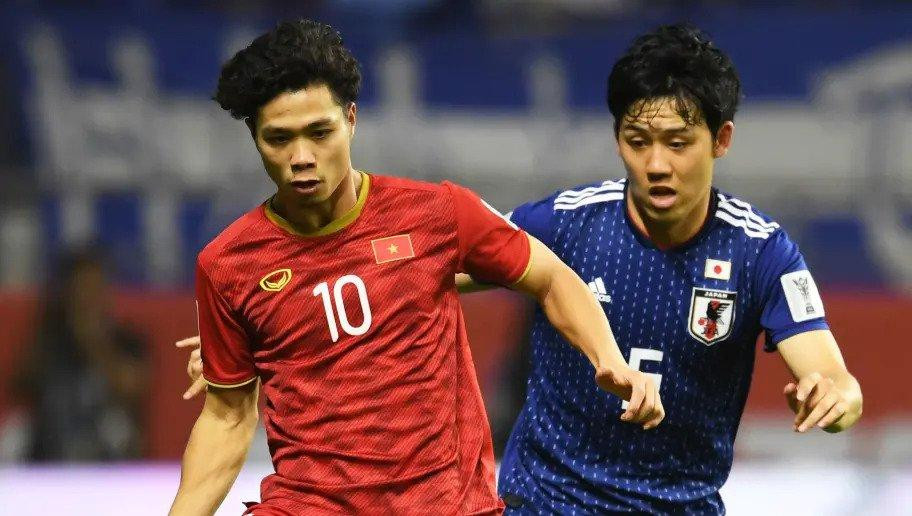 Wataru Endo (phải) là mắt xích cực kỳ quan trọng của Nhật Bản Wataru Endo (phải) là mắt xích cực kỳ quan trọng của Nhật Bản