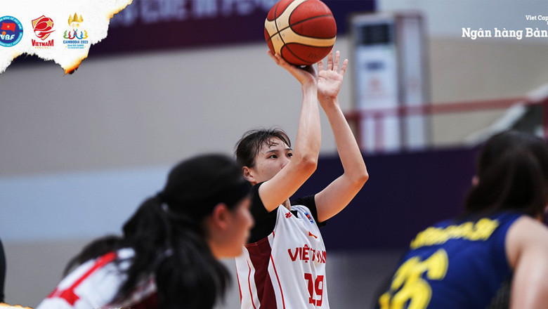 Tiểu Duy trong pha ném phạt giúp Việt Nam lên điểm