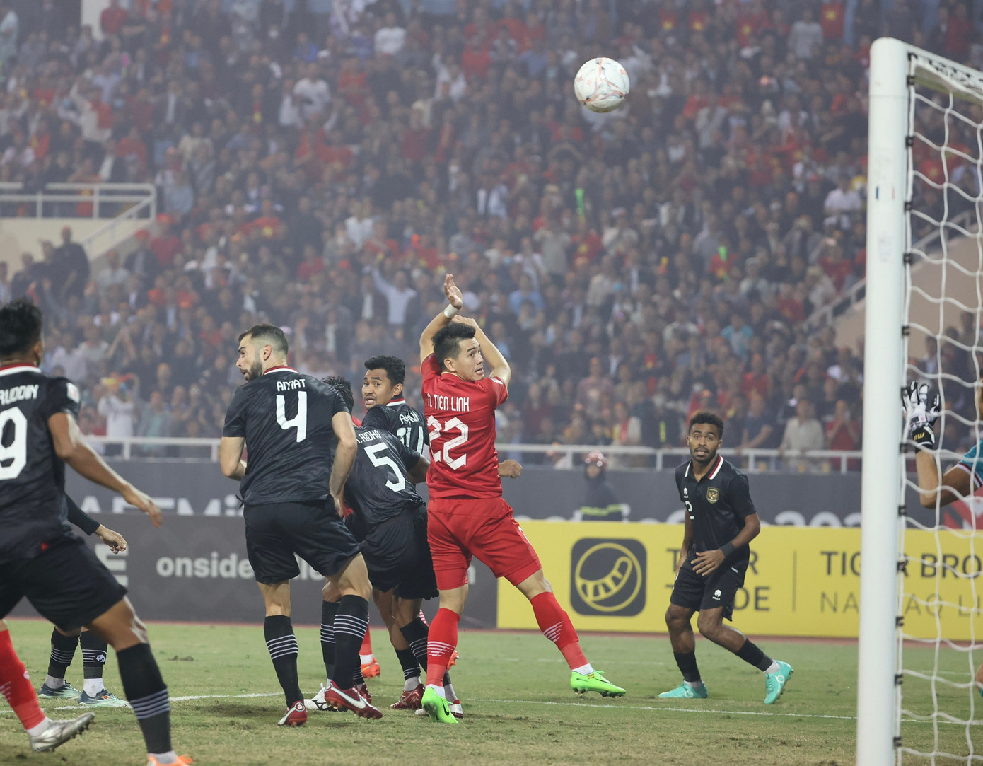 Tiến Linh trong pha ghi bàn thắng thứ hai trước Indonesia (ảnh: NHƯ Ý) Tiến Linh trong pha ghi bàn thắng thứ hai trước Indonesia (ảnh: NHƯ Ý)