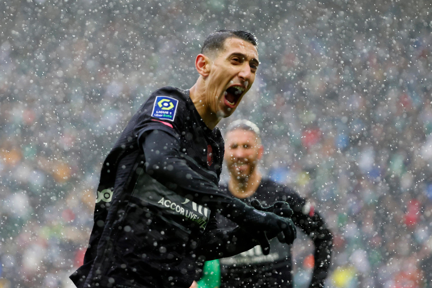 Di Maria nâng tỷ số lên 2-1 Di Maria nâng tỷ số lên 2-1