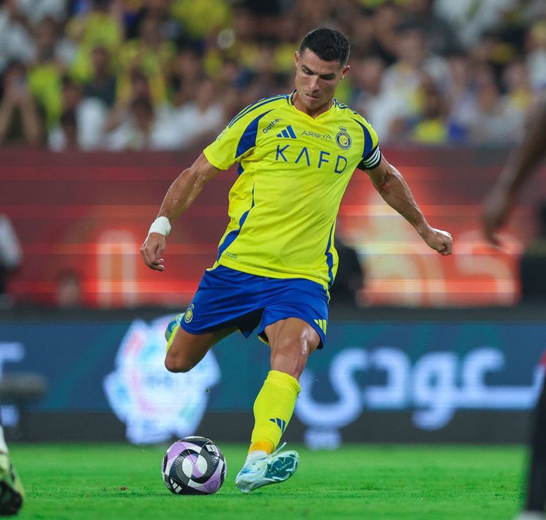 Ronaldo ra chân ghi bàn cho Al Nassr