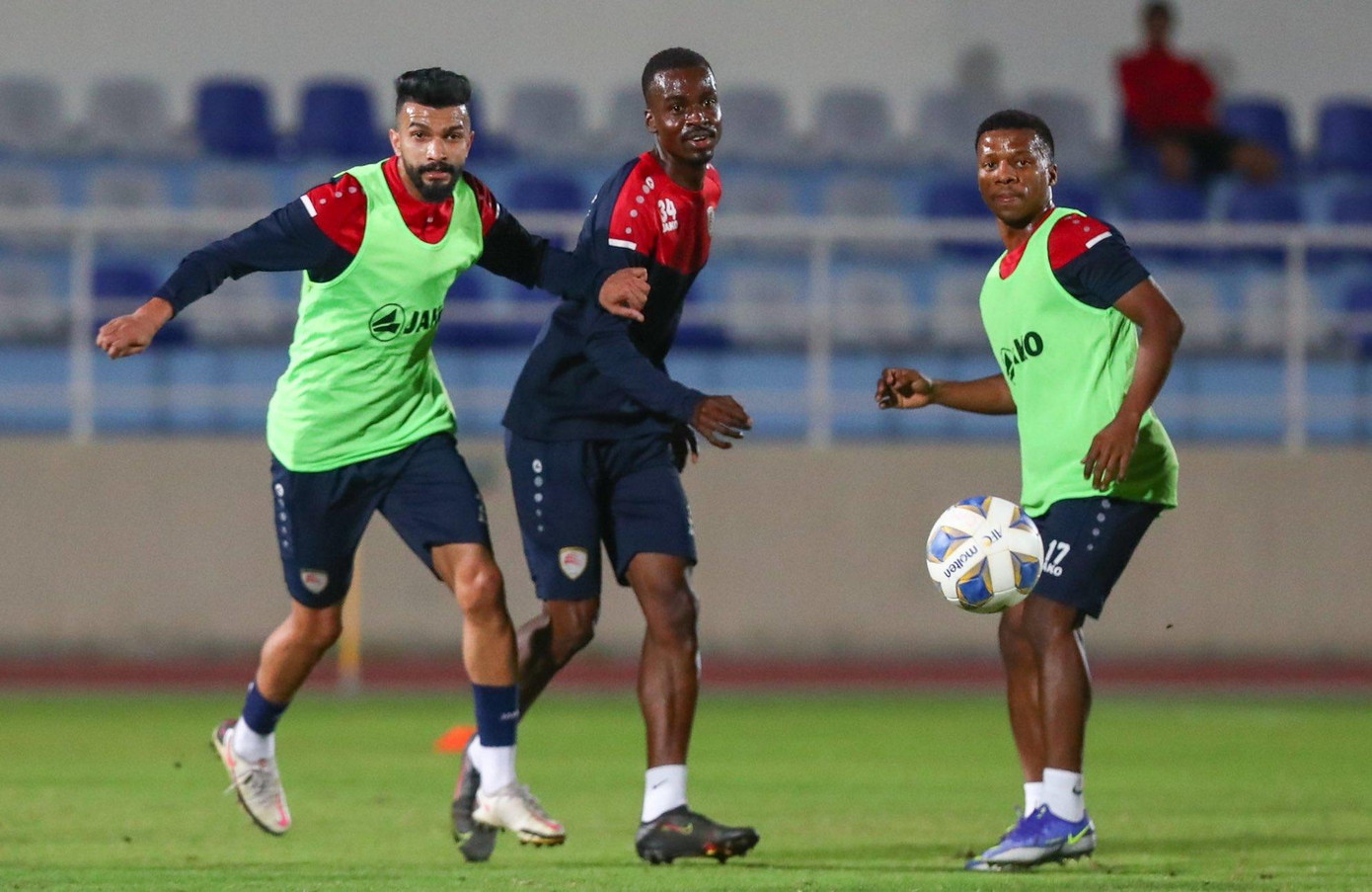 Các cầu thủ Oman tập luyện 2 buổi trong một ngày Các cầu thủ Oman tập luyện 2 buổi trong một ngày