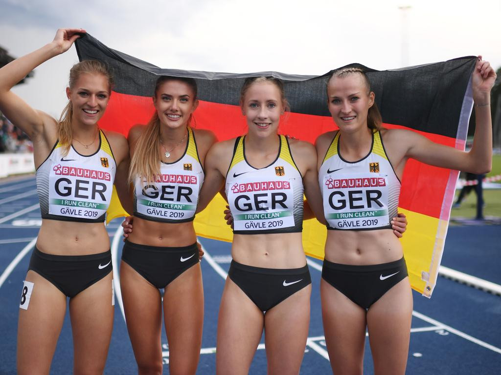 Schmidt (thứ 2, từ trái sang) ở đội tuyển chạy tiếp sức 4x400 mét của Đức Schmidt (thứ 2, từ trái sang) ở đội tuyển chạy tiếp sức 4x400 mét của Đức