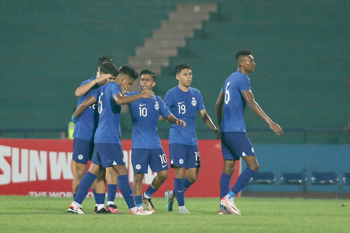 Hàng công lỡ cơ hội, hàng thủ mắc sai sót khiến U23 Việt Nam chia điểm với U23 Singapore ảnh 24 Hàng công lỡ cơ hội, hàng thủ mắc sai sót khiến U23 Việt Nam chia điểm với U23 Singapore ảnh 24