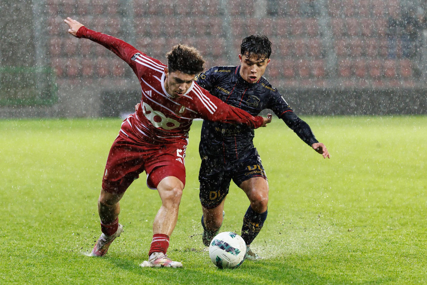 Dylan Demuynck (phải) là một trong số các cầu thủ nhập tịch mới về khoác áo Philippines Dylan Demuynck (phải) là một trong số các cầu thủ nhập tịch mới về khoác áo Philippines