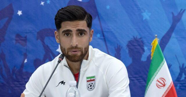 Alireza Jahanbakhsh trong buổi họp báo trước trận ra quân Alireza Jahanbakhsh trong buổi họp báo trước trận ra quân