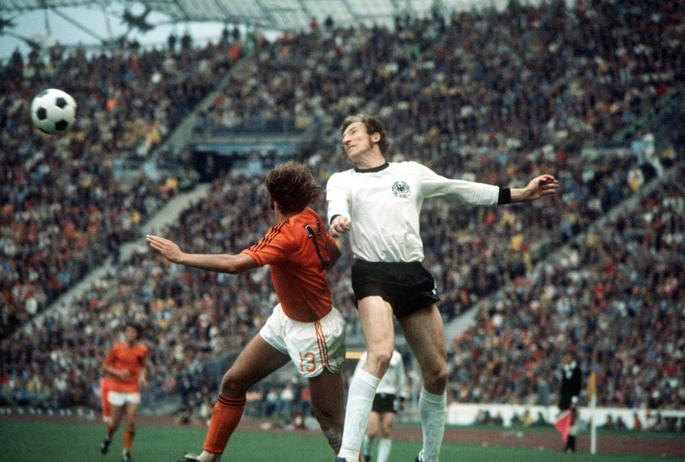 Hà Lan thăng hoa nhưng vẫn không thể thắng được sự lì lợm của Tây Đức Hà Lan thăng hoa nhưng vẫn không thể thắng được sự lì lợm của Tây Đức