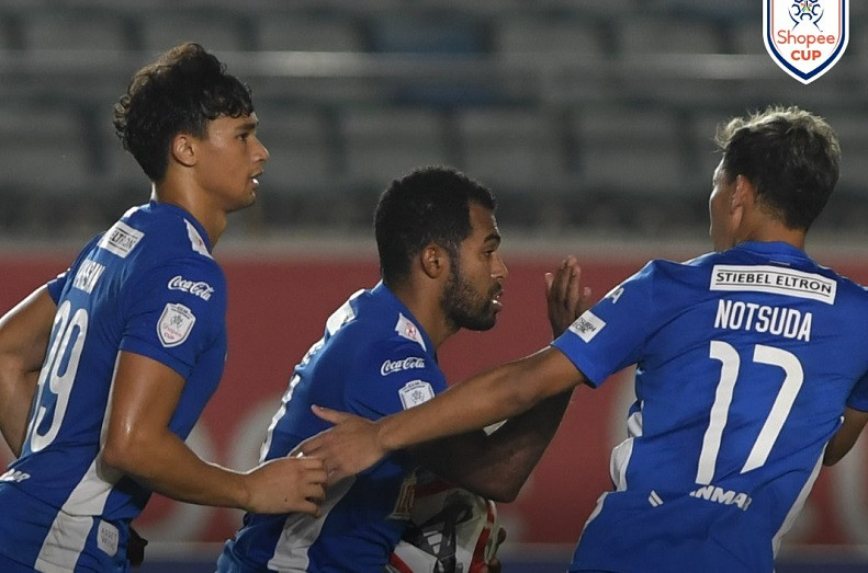 Pathum đã thắng để vươn lên chiếm vị trí nhất bảng A Pathum đã thắng để vươn lên chiếm vị trí nhất bảng A