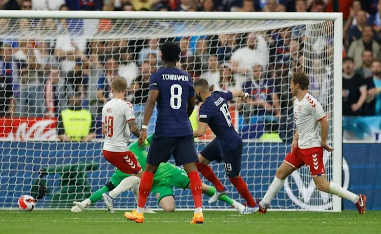 Cú đá mở tỷ số của Benzema Cú đá mở tỷ số của Benzema