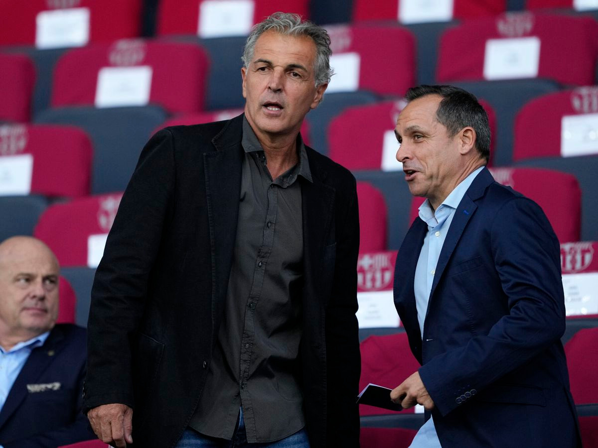 Ông Nadal (trái) từng là tuyển thủ Tây Ban Nha