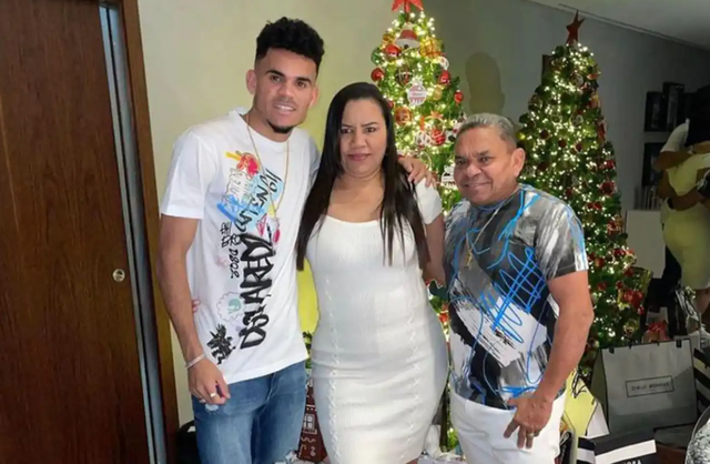 Cha của Diaz đang trải qua những phút giây nguy hiểm Cha của Diaz đang trải qua những phút giây nguy hiểm