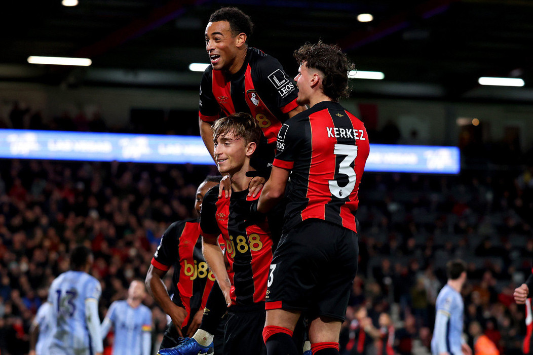 Bournemouth ăn mừng bàn mở tỷ số Bournemouth ăn mừng bàn mở tỷ số