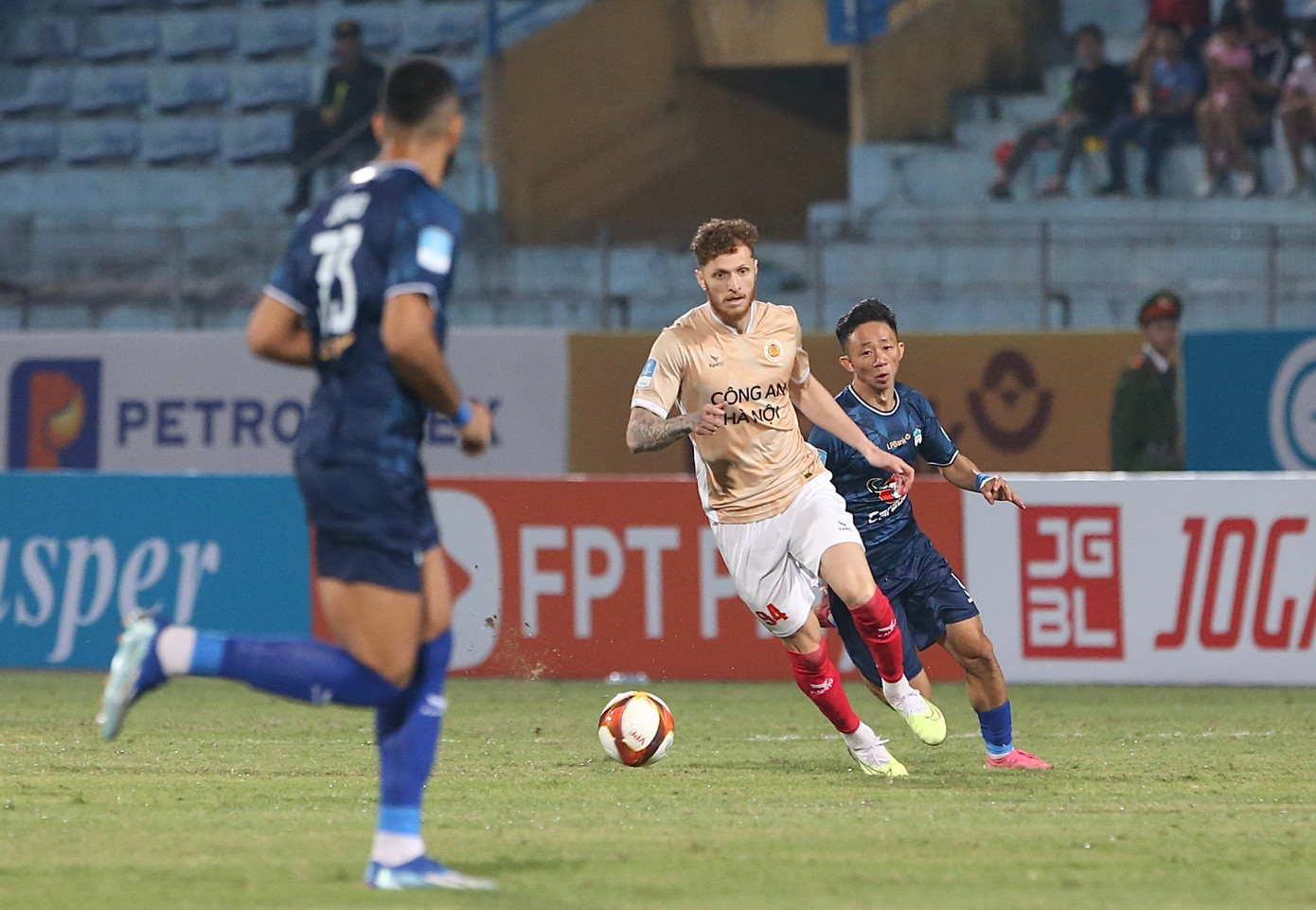 Ngược dòng hạ HAGL 2-1, CAHN hẹn đấu Thể Công Viettel tại vòng 16 đội ảnh 12