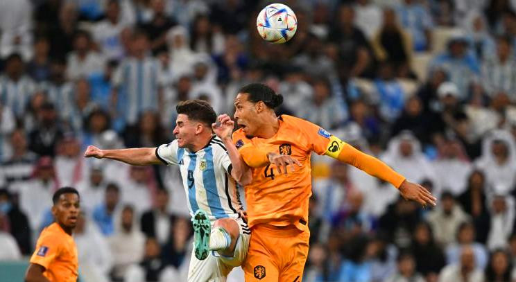 World Cup 2022: Hà Lan-Argentina 2-2 (3-4): Thắng cuộc chiến cân não, Messi và Argentina vào bán kết ảnh 24