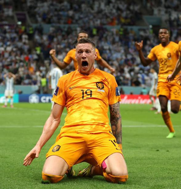 Wout Weghorst ăn mừng sau bàn gỡ hòa 2-2 trước Argentina Wout Weghorst ăn mừng sau bàn gỡ hòa 2-2 trước Argentina