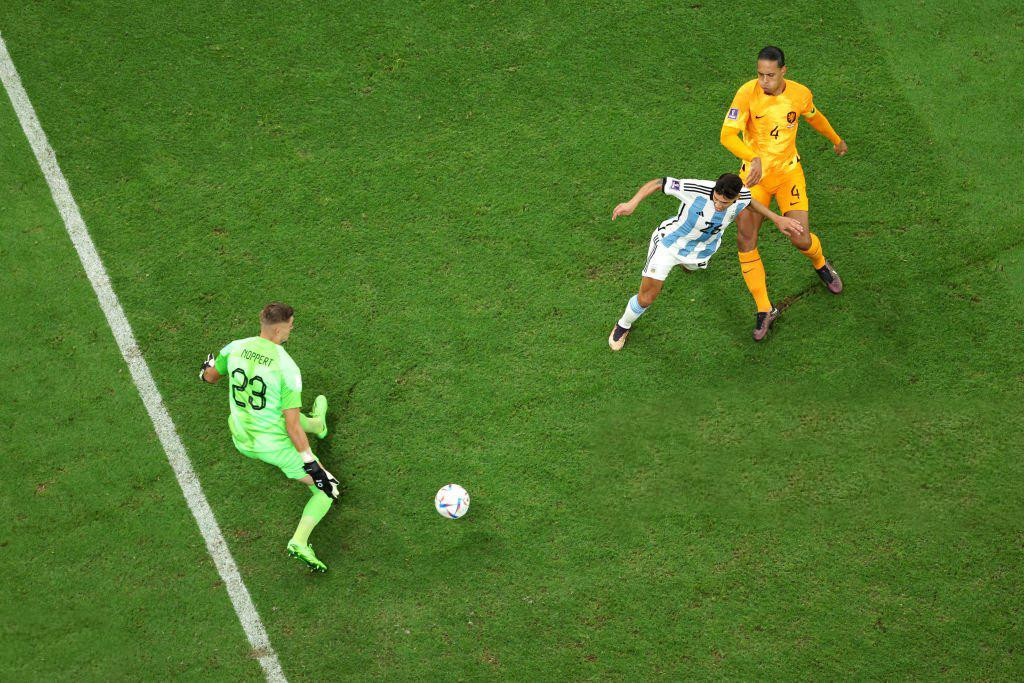 World Cup 2022: Hà Lan-Argentina 2-2 (3-4): Thắng cuộc chiến cân não, Messi và Argentina vào bán kết ảnh 14
