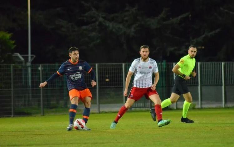 Ros trong màu áo đội trẻ của Montpellier