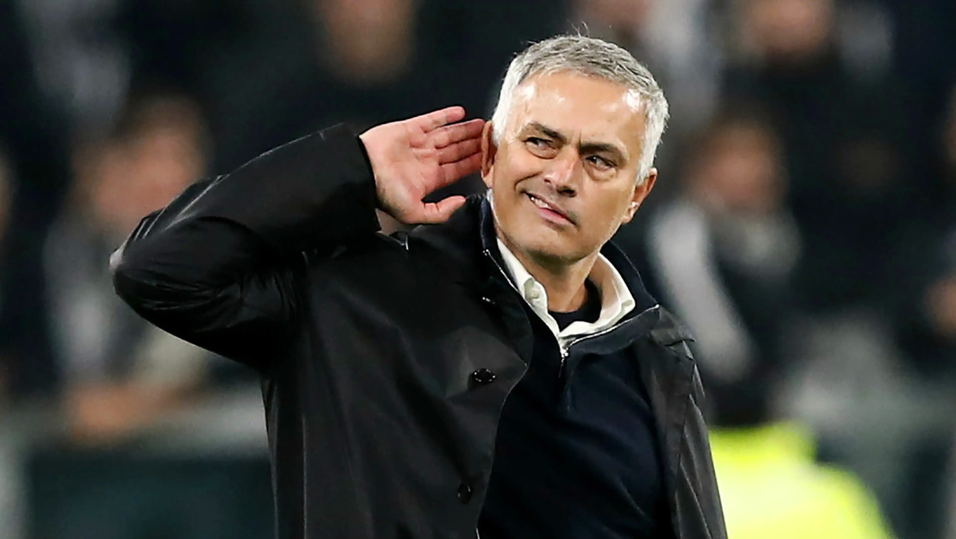 HLV Mourinho đang lắng nghe đề nghị từ nhiều phía
