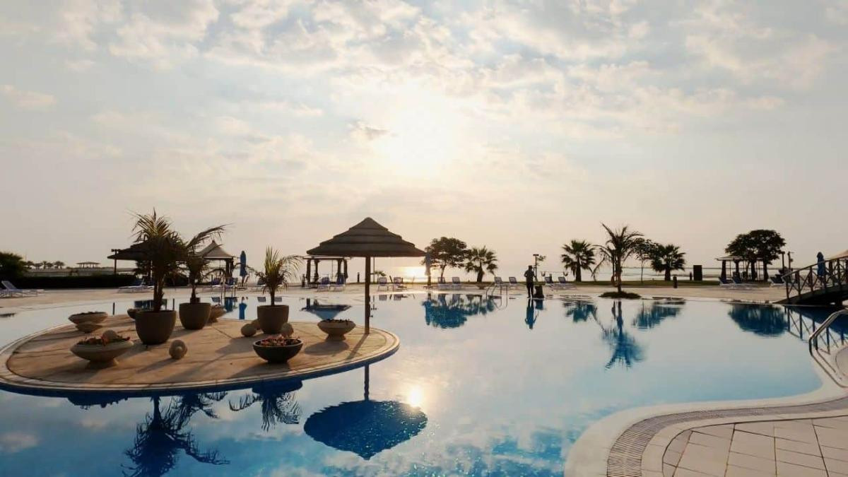 ĐT Mexico thì chọn khu resort cạnh biển rất thơ mộng của Qatar là Simaisma