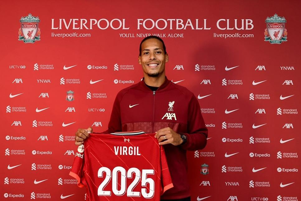 Van Dijk sẽ ở lại Liverpool đến năm 2025