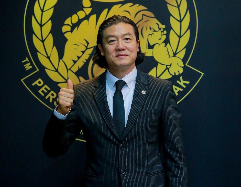 HLV Kim Pan-gon trong lễ ra mắt vai trò HLV trưởng ĐT Malaysia