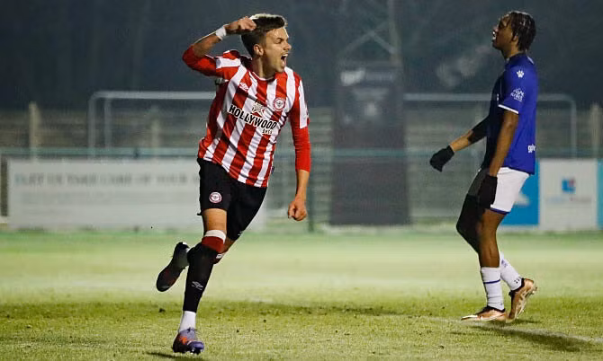 Romeo đã thi đấu cho Brentford B ở nửa cuối mùa trước