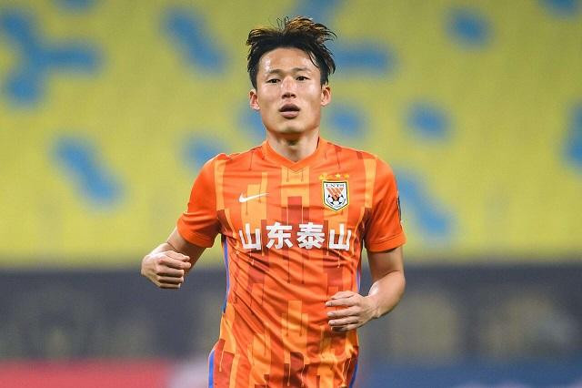 Tiền vệ Son Jun-ho của ĐT Hàn Quốc đang khoác áo Shandong Luneng