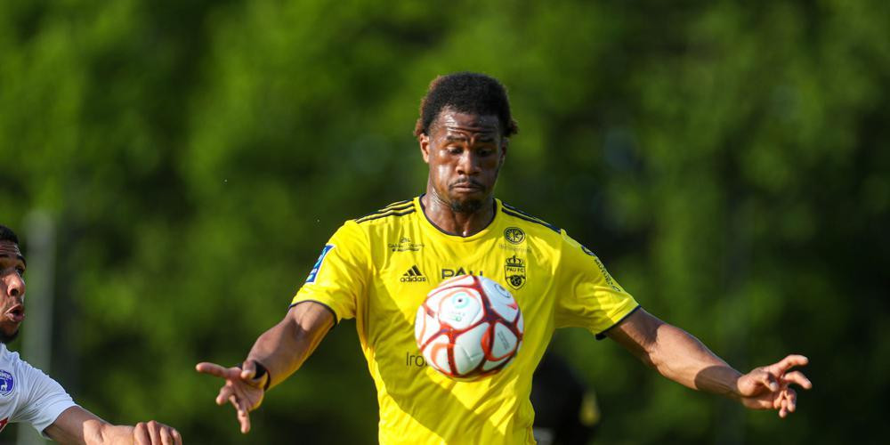 Essende thi đấu rất ấn tượng tại Pau FC Essende thi đấu rất ấn tượng tại Pau FC